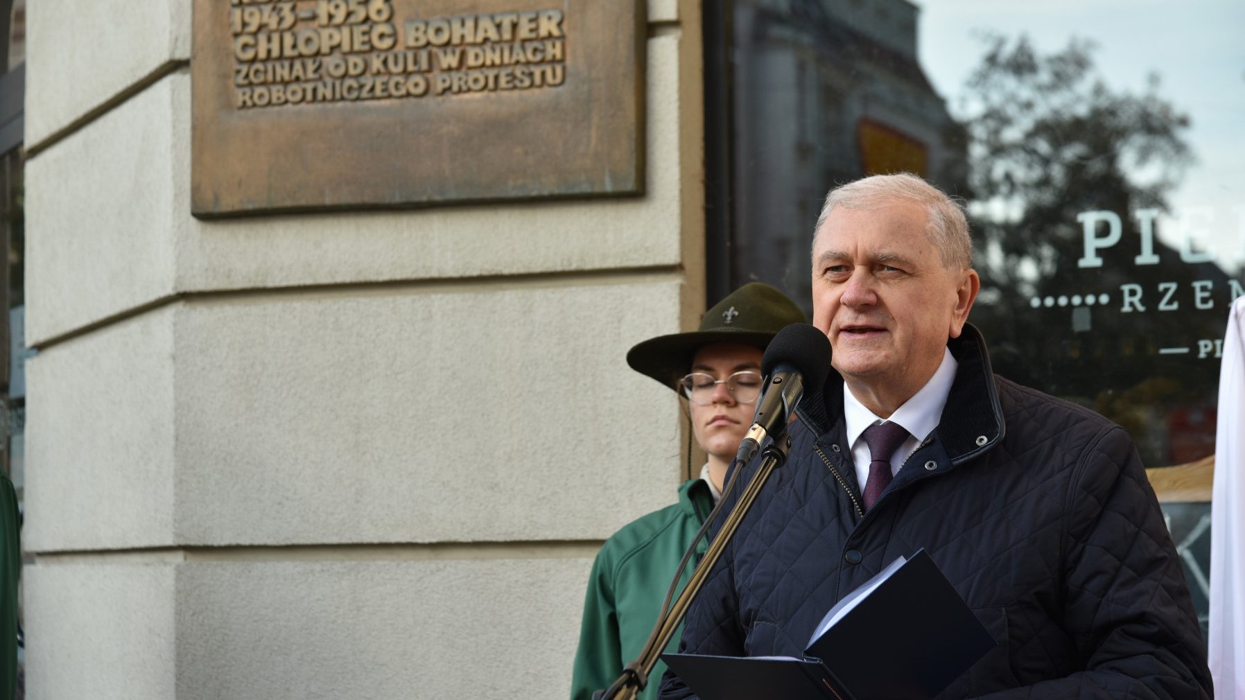 Galeria zdjęć z uroczystości pod tablicami Petera Mansfelda i Romka Strzałkowskiego