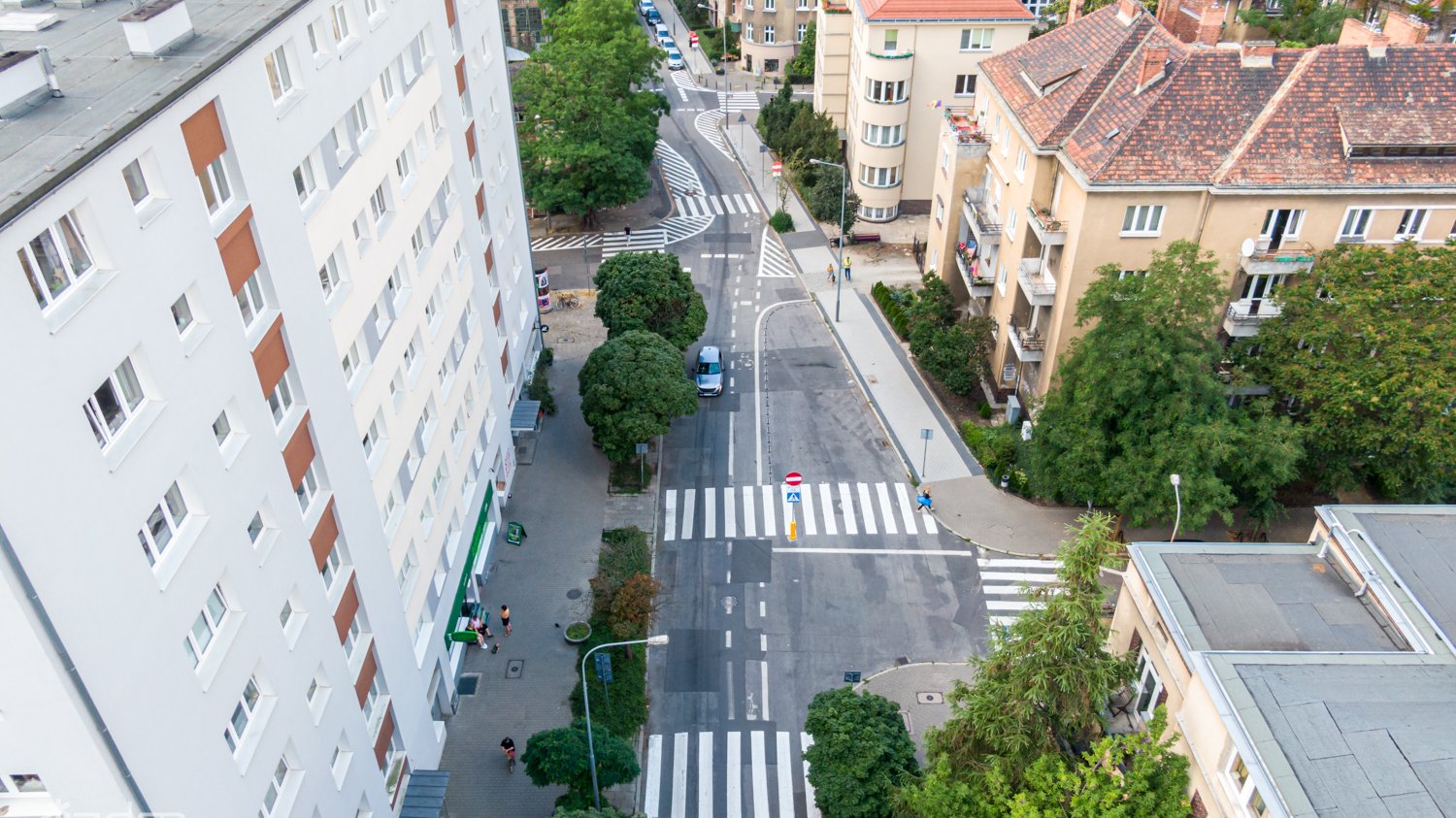 Galeria zdjęć z miejsca przy ul. Sienkiewicza, gdzie pojawi się nowa zieleń