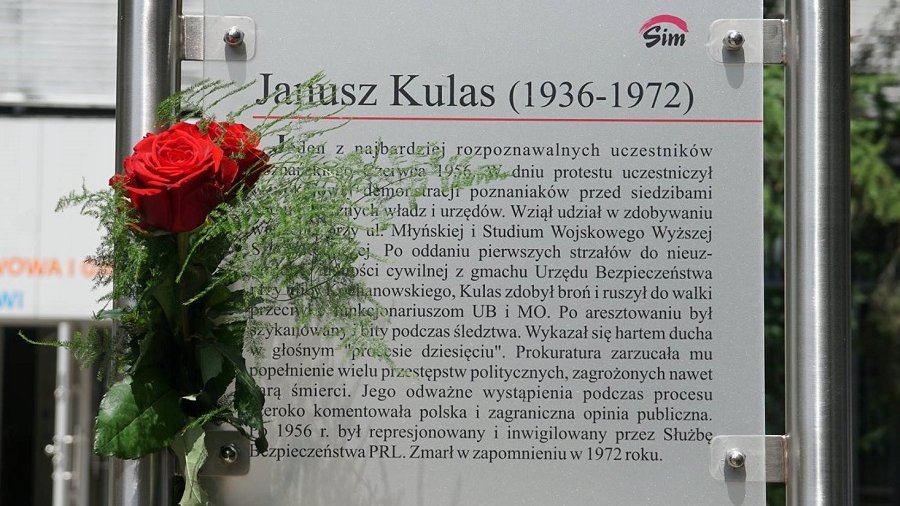 Tablica pamięci Janusza Kulasa przy ulicy jego imienia, fot. Miasto Poznań