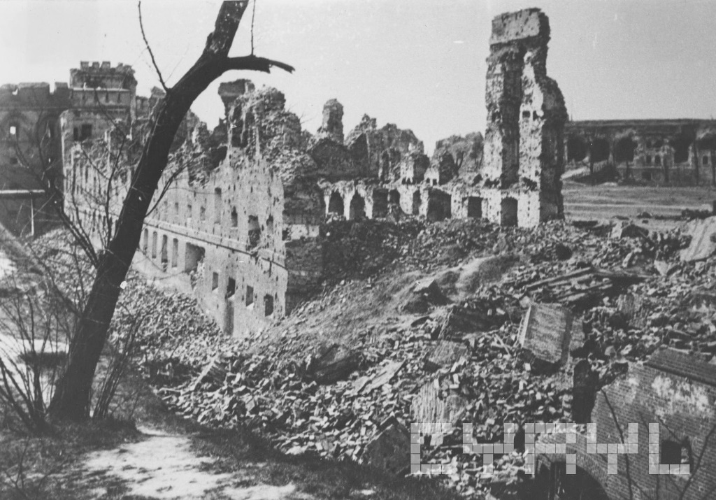 Ruiny Cytadeli po zakończeniu walk o Poznań w lutym 1945 r., fot. Zbigniew Zielonacki / cyryl.poznan.pl - grafika artykułu