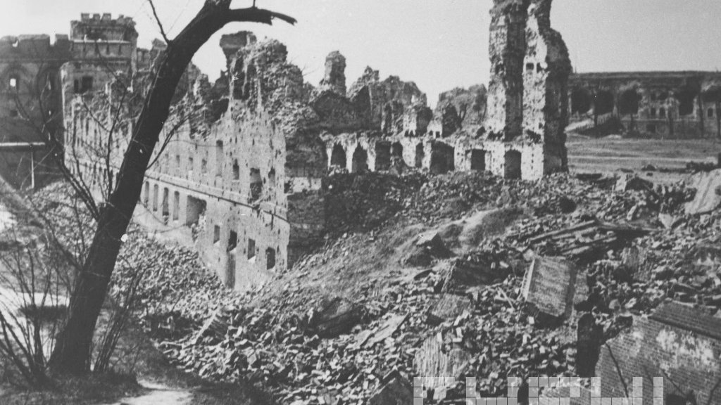 Ruiny Cytadeli po zakończeniu walk o Poznań w lutym 1945 r., fot. Zbigniew Zielonacki / cyryl.poznan.pl