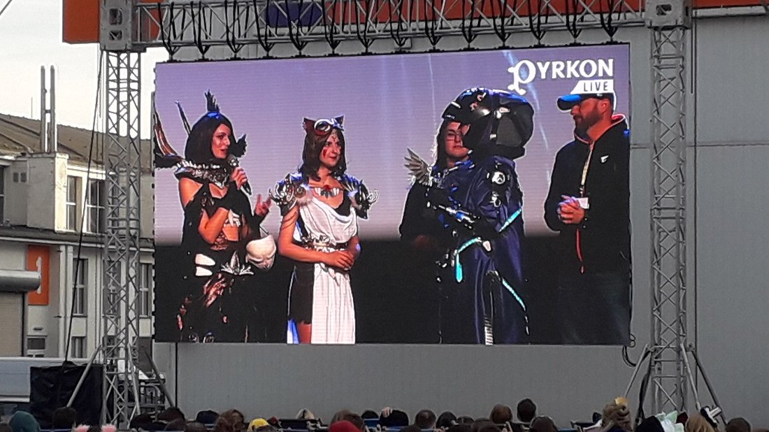 Maskaradę (konkurs na najlepszy cosplay) oglądano w Sali Ziemi oraz na telebimie przed budynkiem