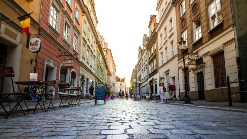 Równy bruk na Starym Mieście został sfinansowany dzięki środkom z Poznańskiego Budżetu Obywatelskiego, fot. Poznan.pl