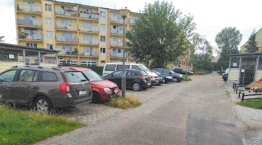 Na zdjęciu parking przy ul. Wyłom (źródło: interpelacja radnej Małgorzaty Dudzic-Biskupskiej) - grafika artykułu