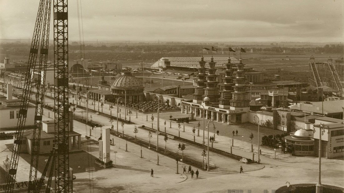 Teren zachodni Powszechnej Wystawy Krajowej z reprezentacyjną aleją pośrodku, 1929 r., fot. R.S. Ulatowski / cyryl.poznan.pl