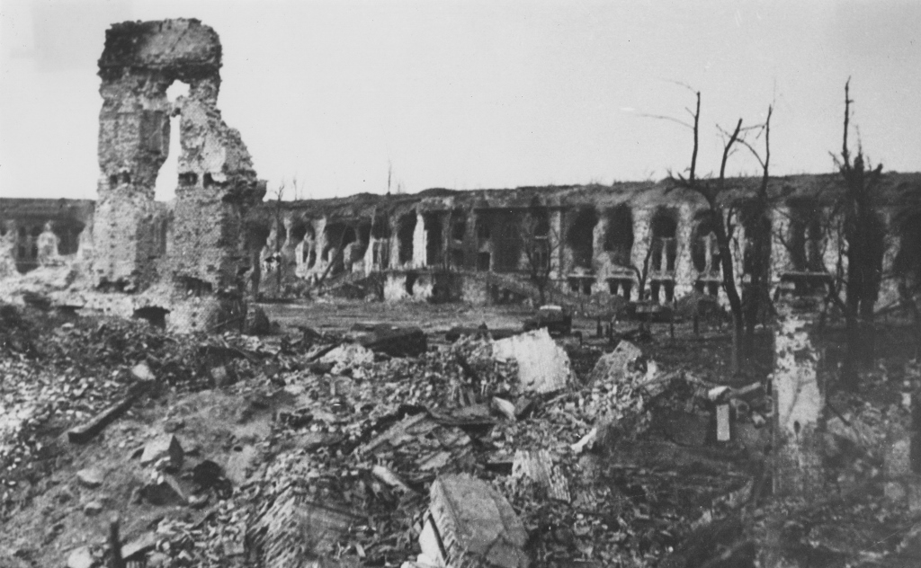 Ruiny Cytadeli po zakończeniu walk o Poznań w lutym 1945 roku - grafika artykułu