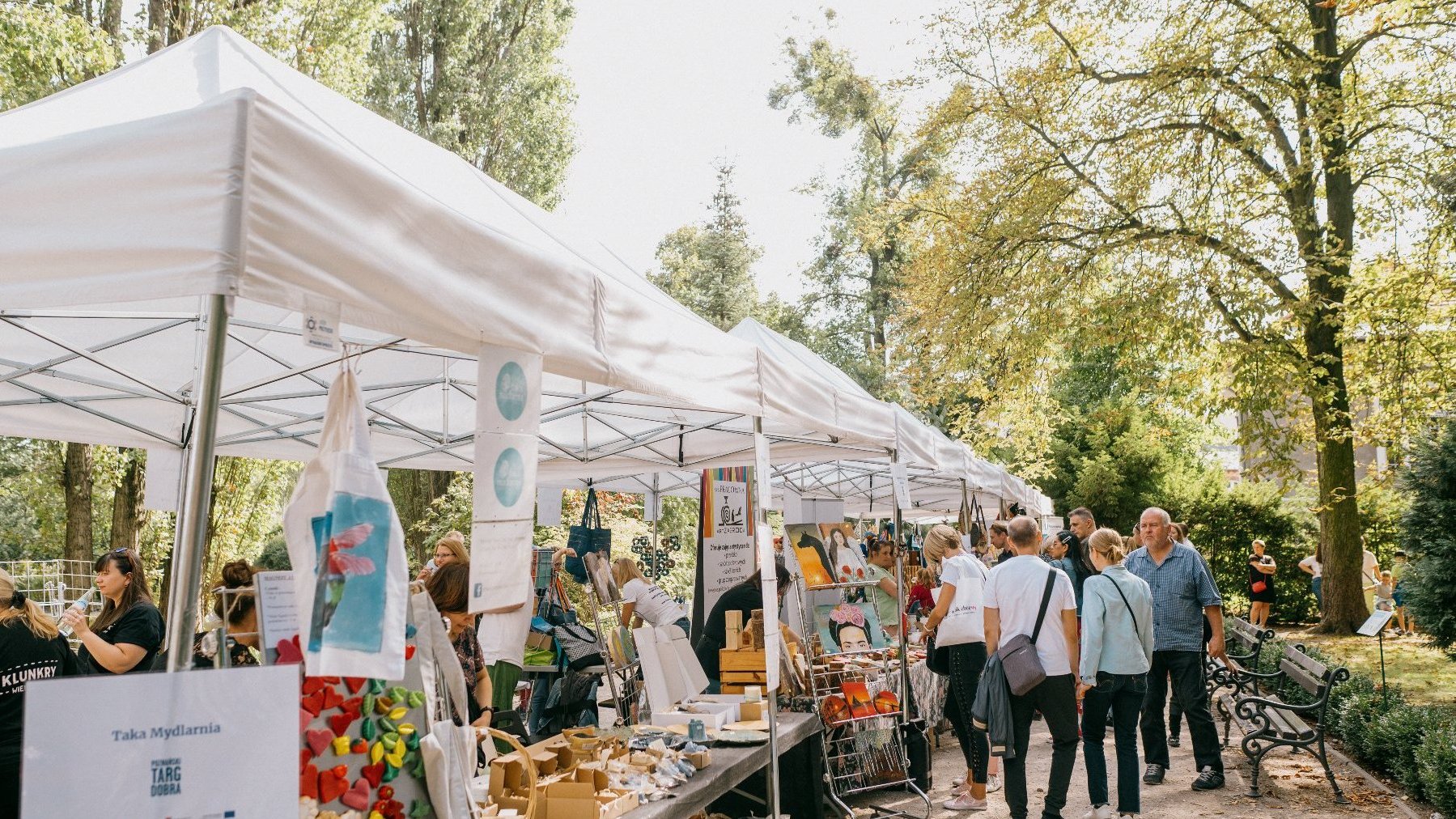 Wiele działających w Poznaniu organizacji pożytku publicznego można spotkać co roku podczas Poznańskiego Targu Dobra.