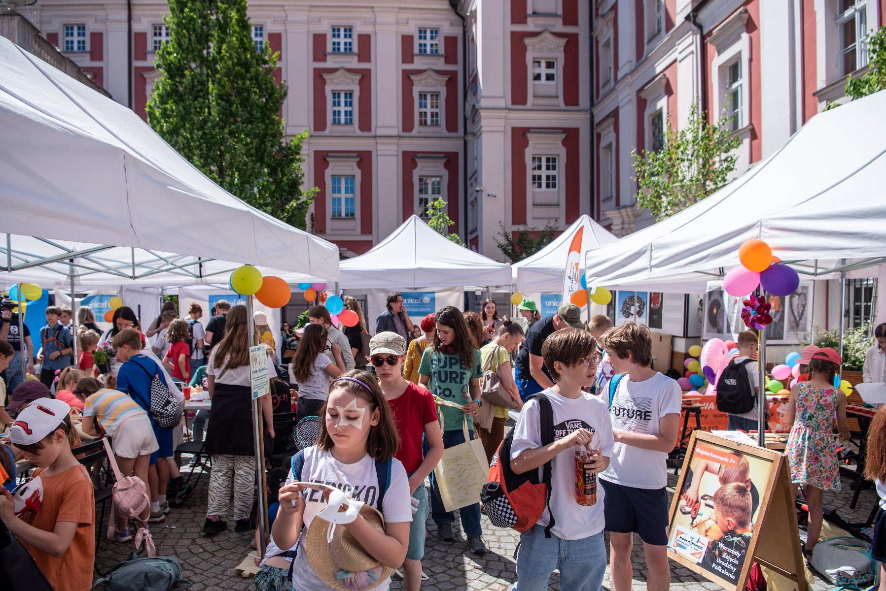 Zdjęcie z zeszłorocznego pikniki na Wolnym Dziedzińcu - grafika artykułu