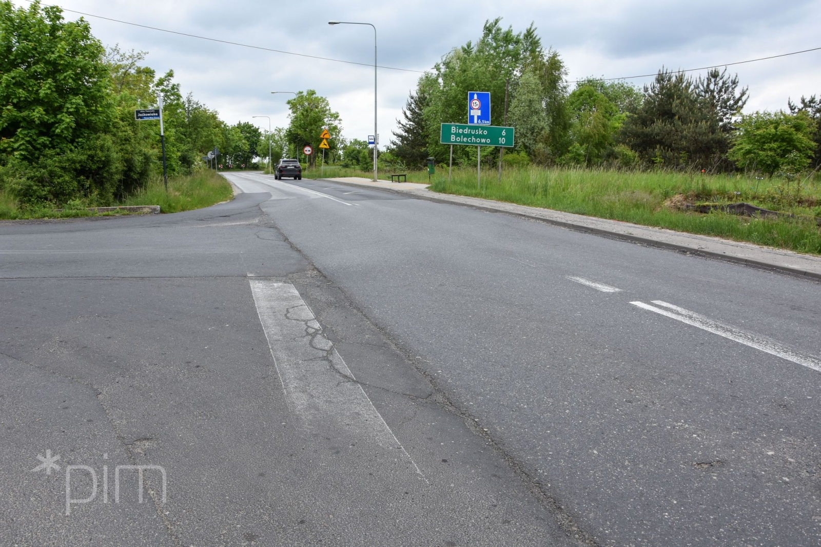 Zdjęcie przedstawia jezdnię. - grafika artykułu