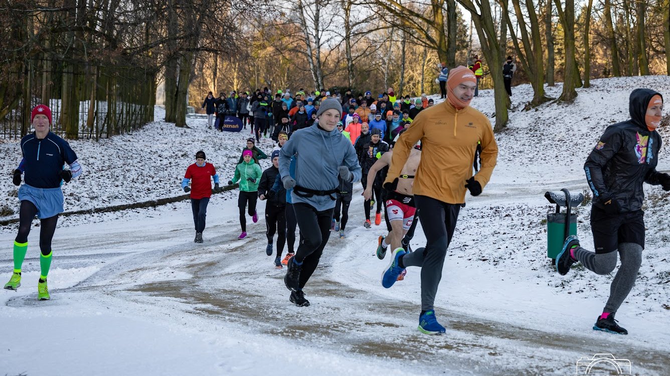 Stan parkrunu na Cyatdeli w zimowej aurze