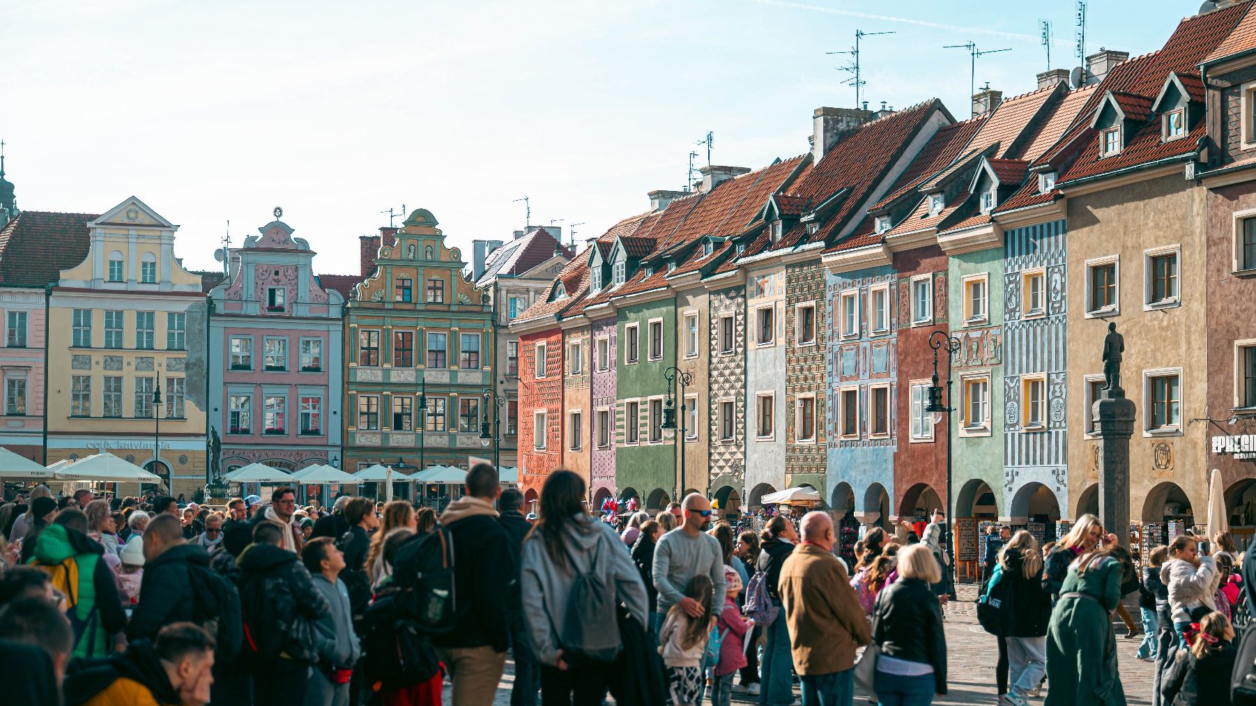 Na zdjeciu Stary Rynek pełen ludzi