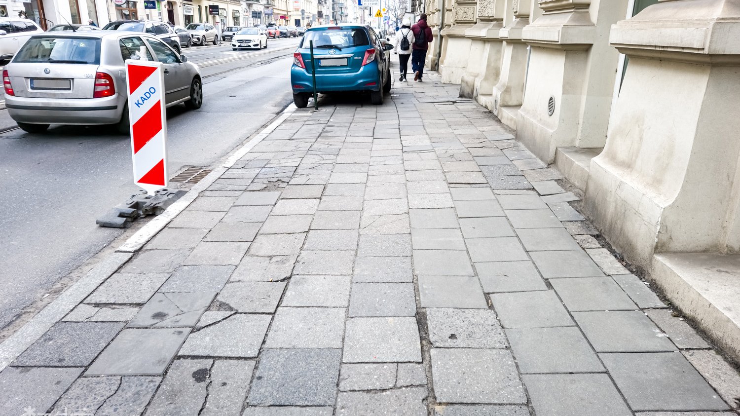 Galeria zdjęć chodnika przy ul. Dąbrowskiego przed remontem