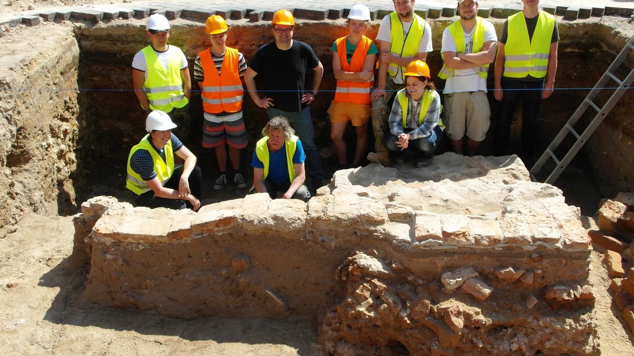 Badania archeologiczne na placu Kolegiackim