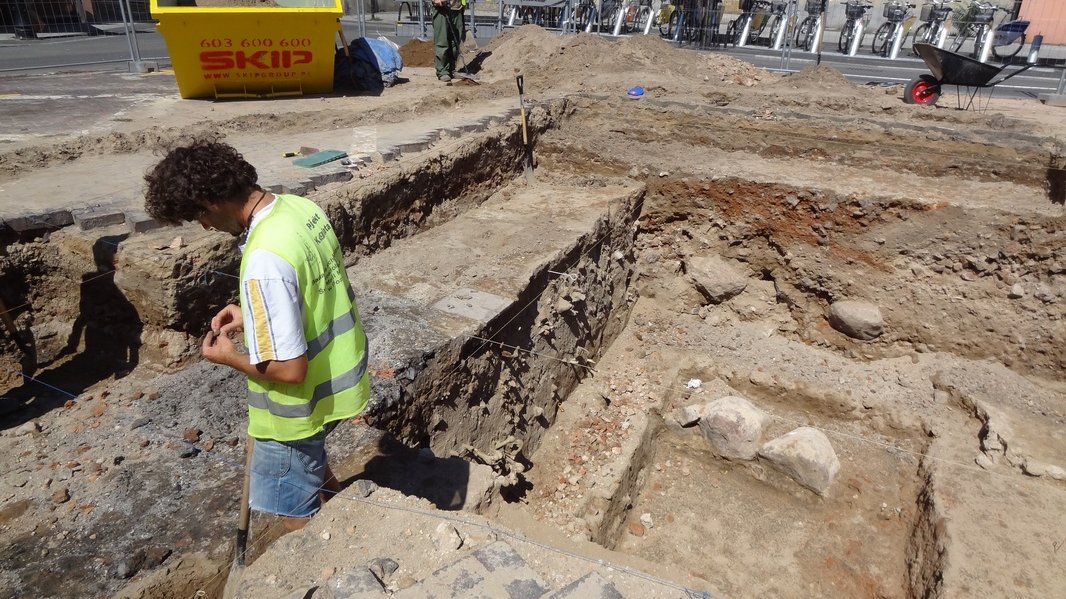 Badania archeologiczne na placu Kolegiackim