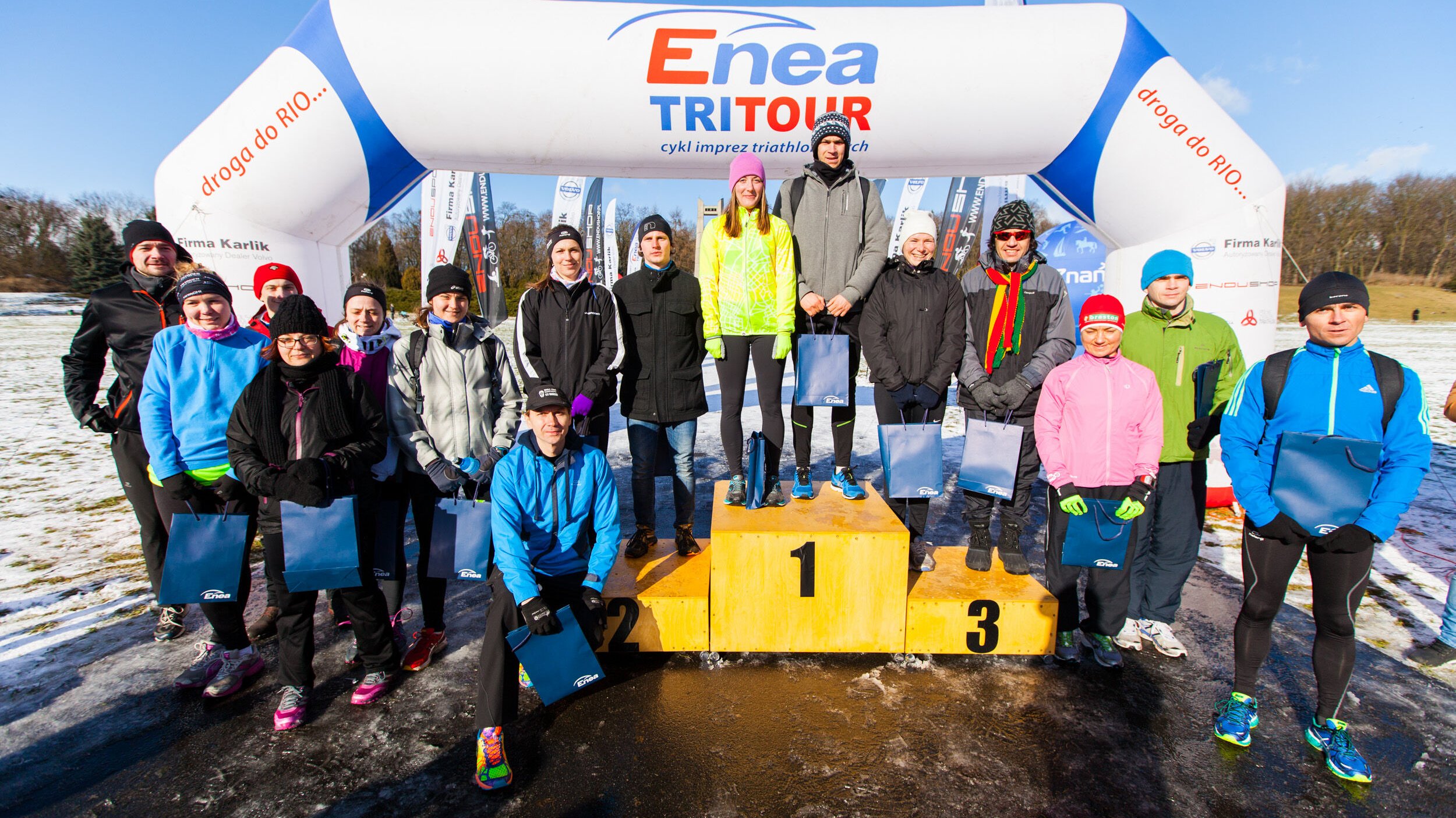 Dekoracja najlepszych zawodników na podium