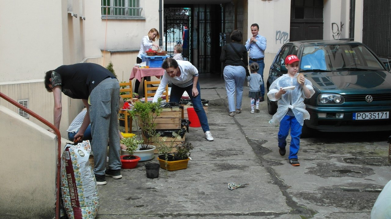 Odmień swoje podwórko 2016 Św. Marcin NASADZENIA