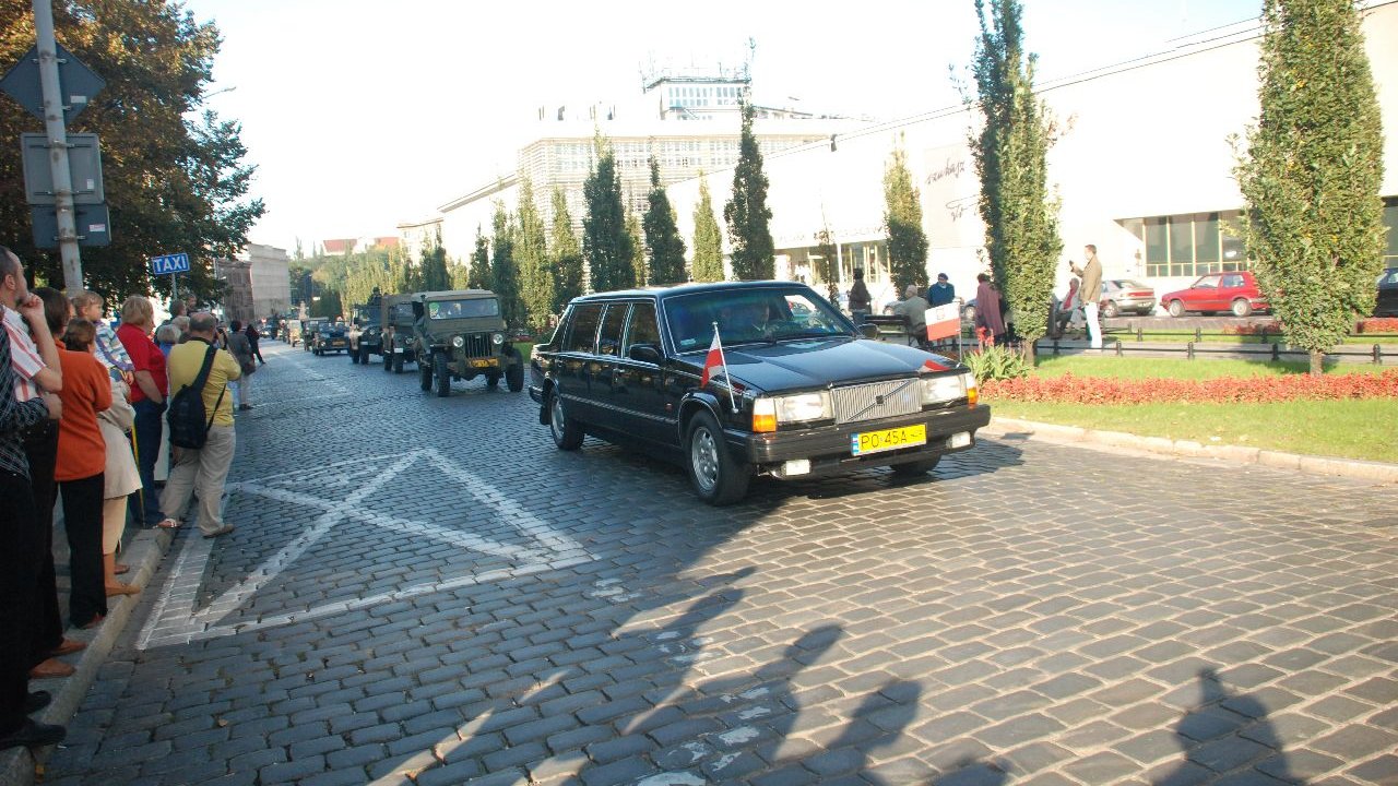 Parada historyczno-wojskowa ulicami miasta