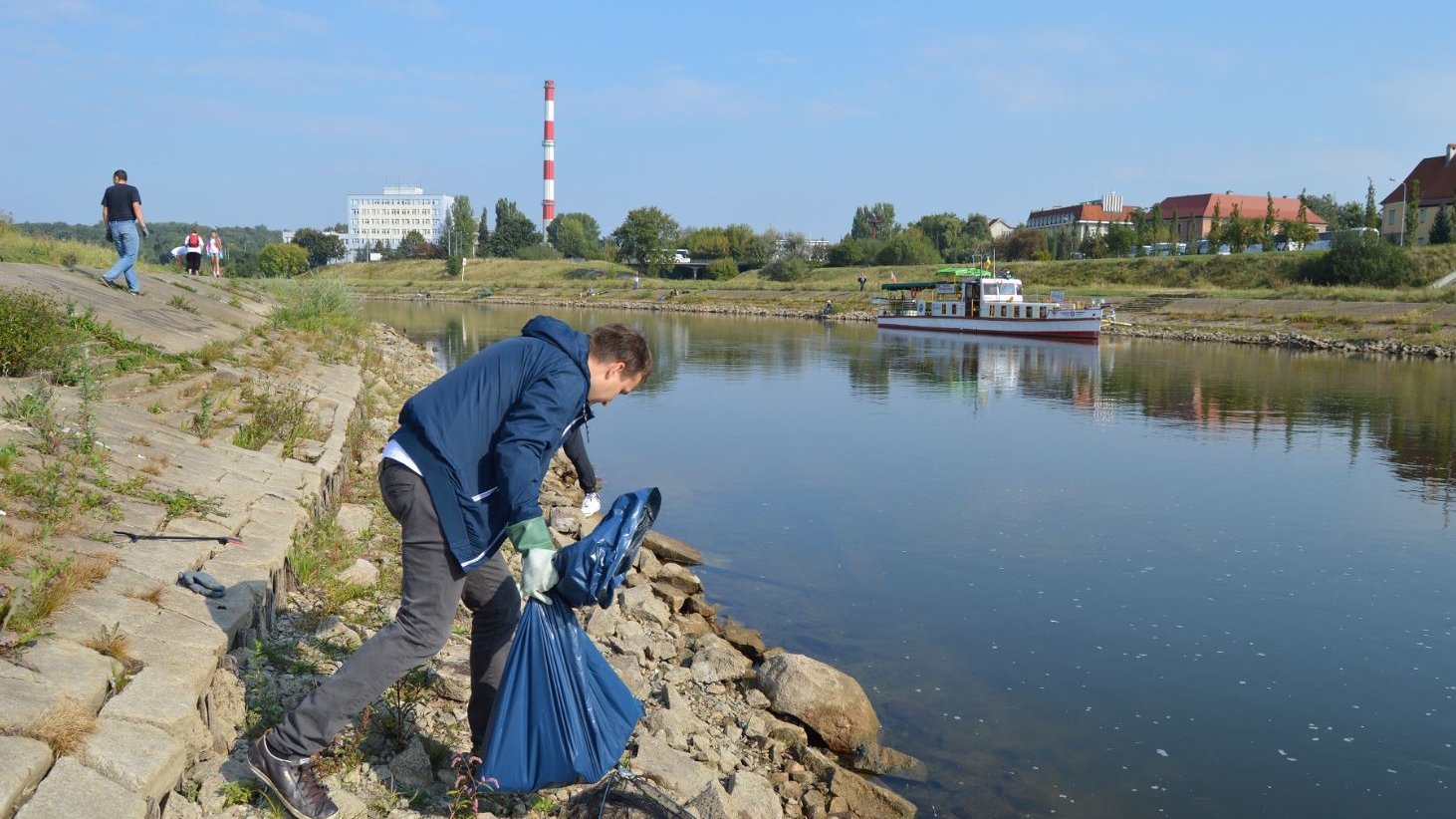 Sprzątanie brzegów Warty