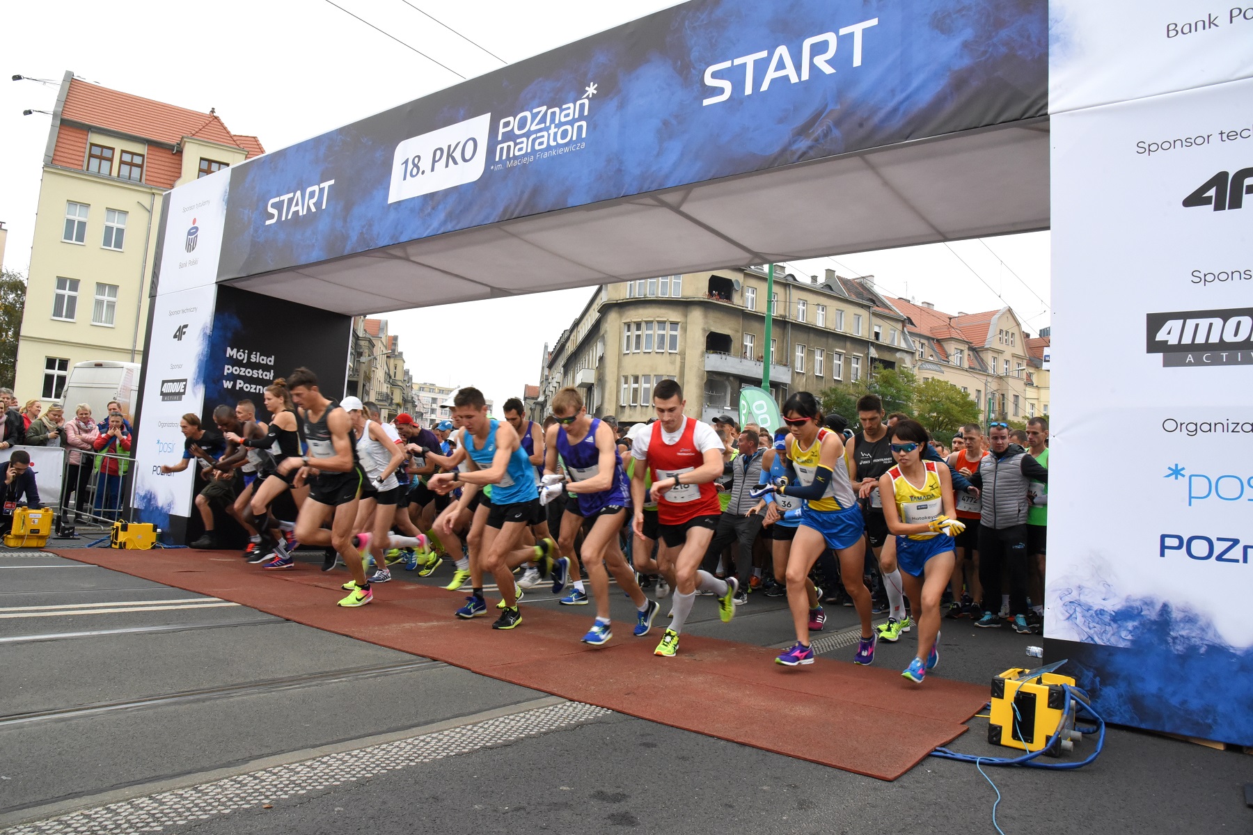 Start zeszłorocznej edycji biegu na 42,195 kilometra - grafika artykułu