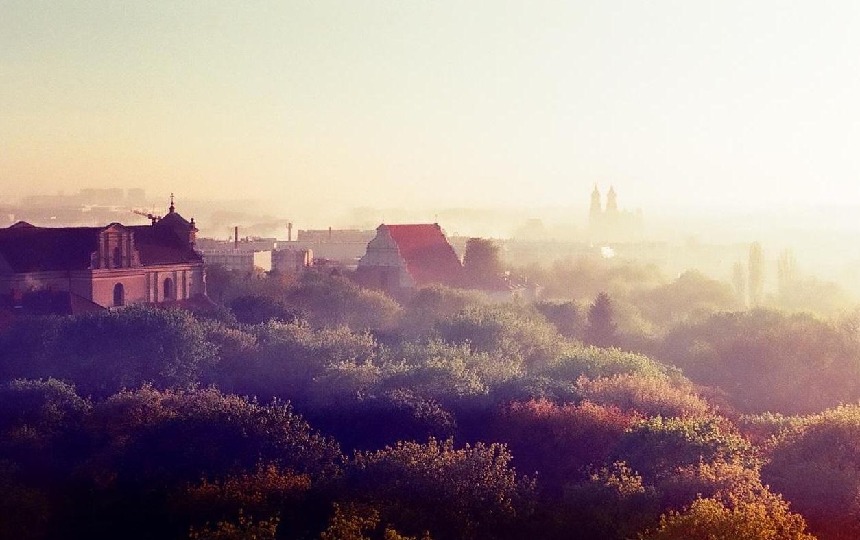 160 szkół na terenie metropolii, z czego 86 w samym Poznaniu, otrzyma urządzenia mierzące zanieczyszczenie powietrza fot. Fotoportal/Bohdan Mukha - grafika artykułu