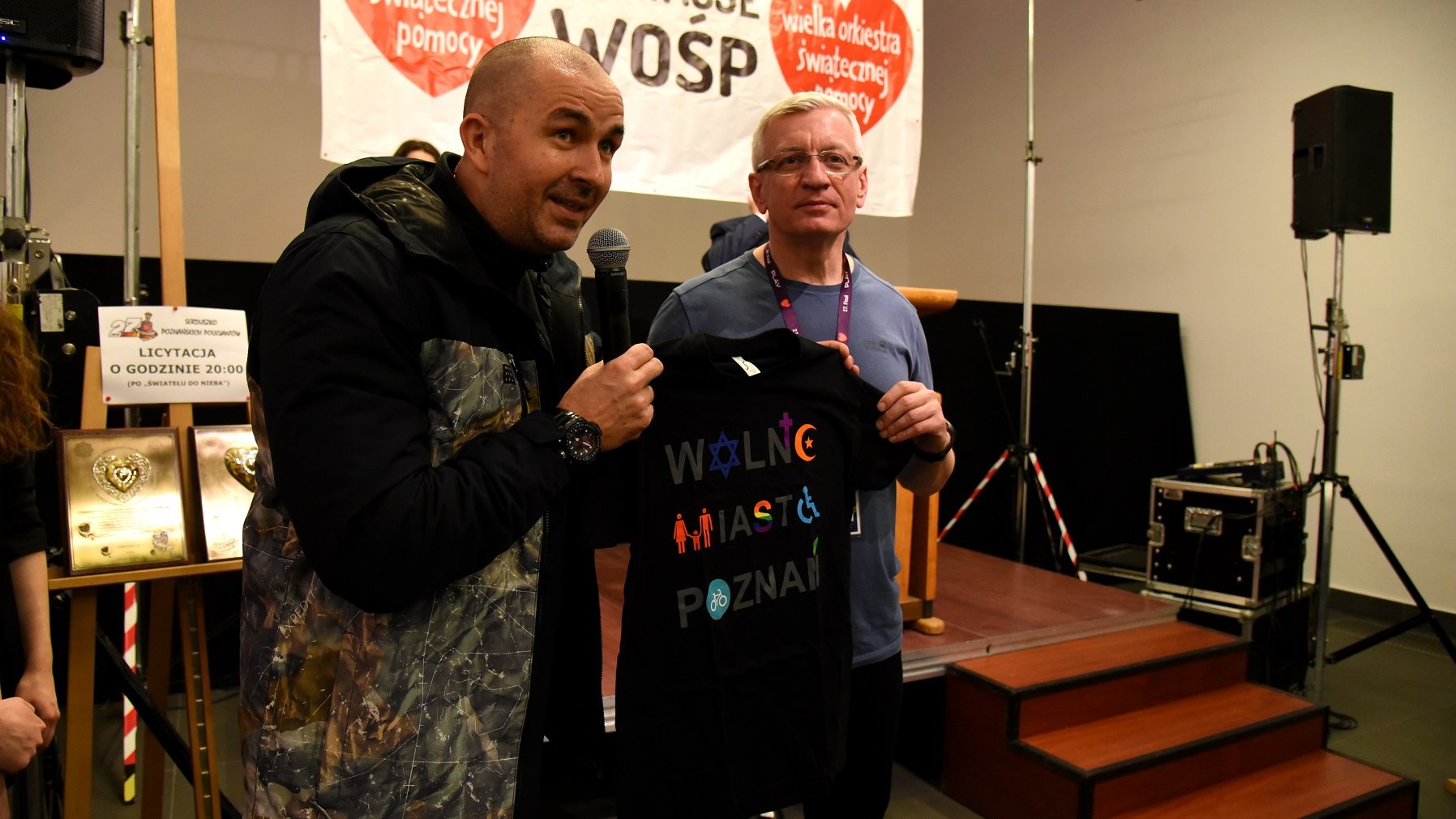 Na aukcję Jacek Jaśkowiak przeznaczył również koszulki "Wolne Miasto Poznań"
