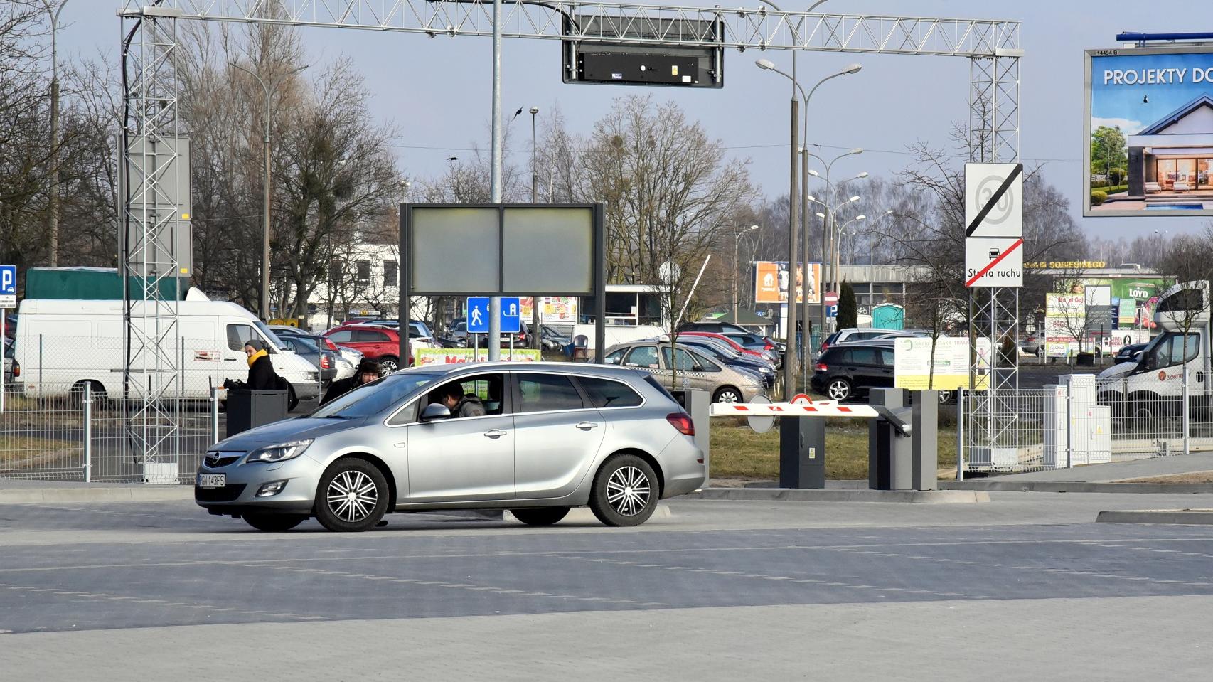 Pierwszy parking typu "parkuj i jedź" w Poznaniu powstał na Piątkowie - grafika artykułu