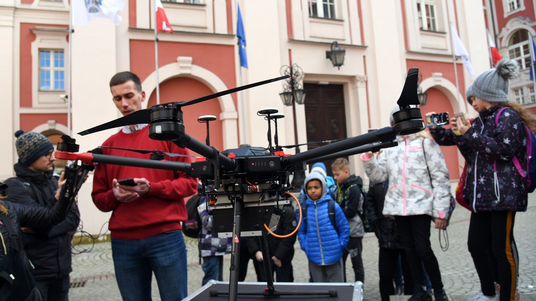 W ramach akcji "Spalajmy. Nie zatruwajmy" do Poznania zawitało mobilne laboratorium
