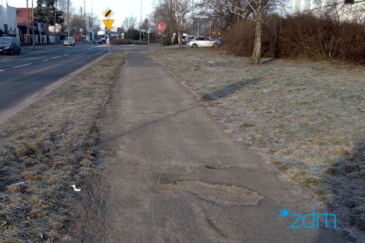 Chodnik przy ul. Jaroczyńskiego przed remontem - grafika artykułu