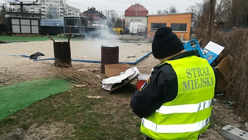 Interwencja strażników miejskich - spalanie odpadów/ fot. SM