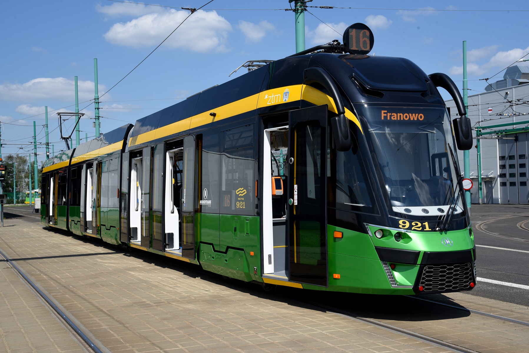 Na początku sierpnia pasażerów w Poznaniu zacznie wozić nowy dwukierunkowy tramwaj Moderus Gamma - grafika artykułu