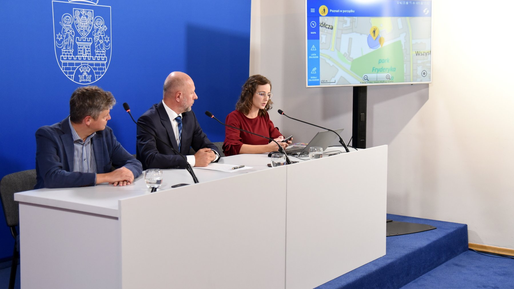 Możliwości aplikacji "Poznań w porządku" zaprezentowano podczas konferencji prasowej w UMP.
