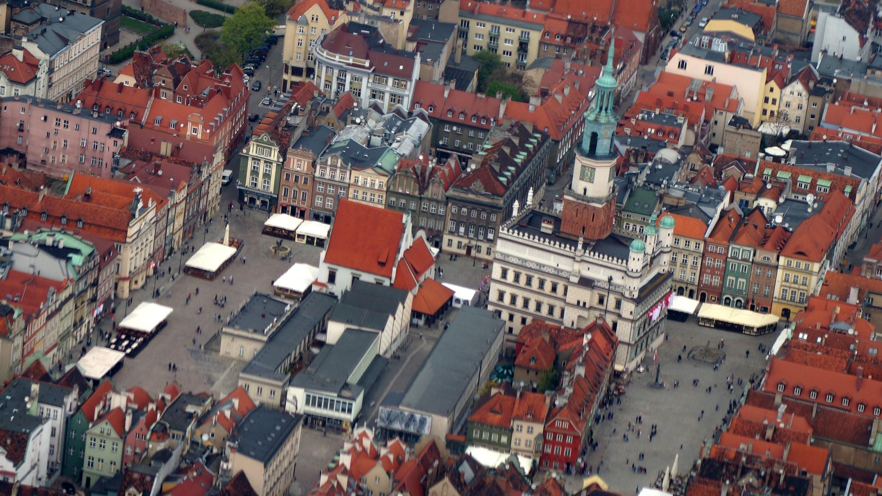 Poznań z lotu ptaka, w centrum - Stary Rynek - grafika artykułu