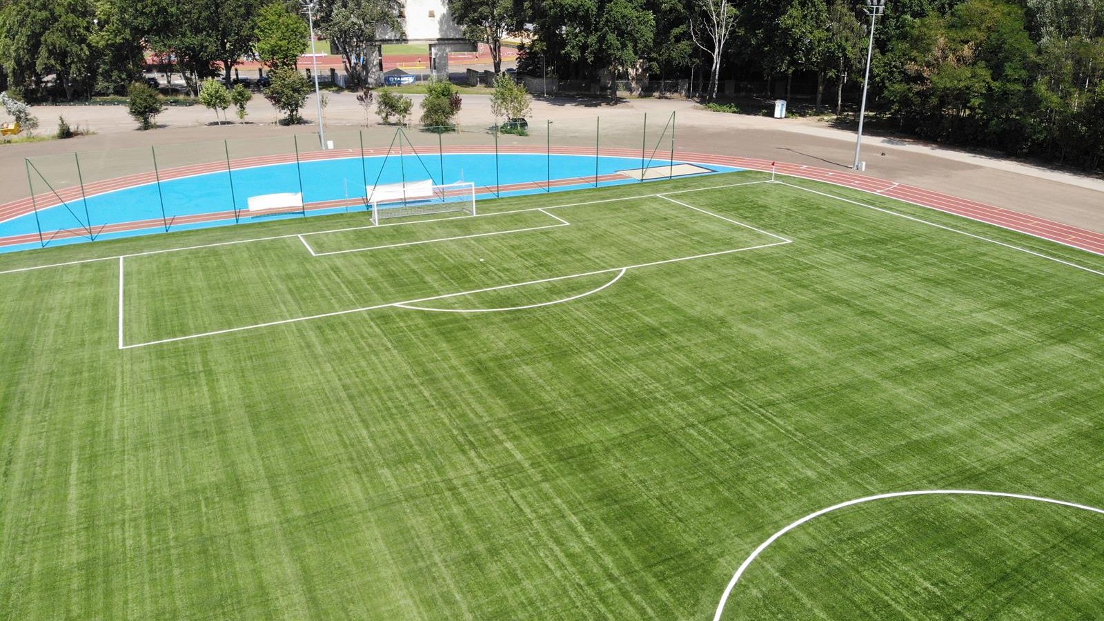 Zdjęcia przedstawia nowy stadion na Golęcinie widziany z góry