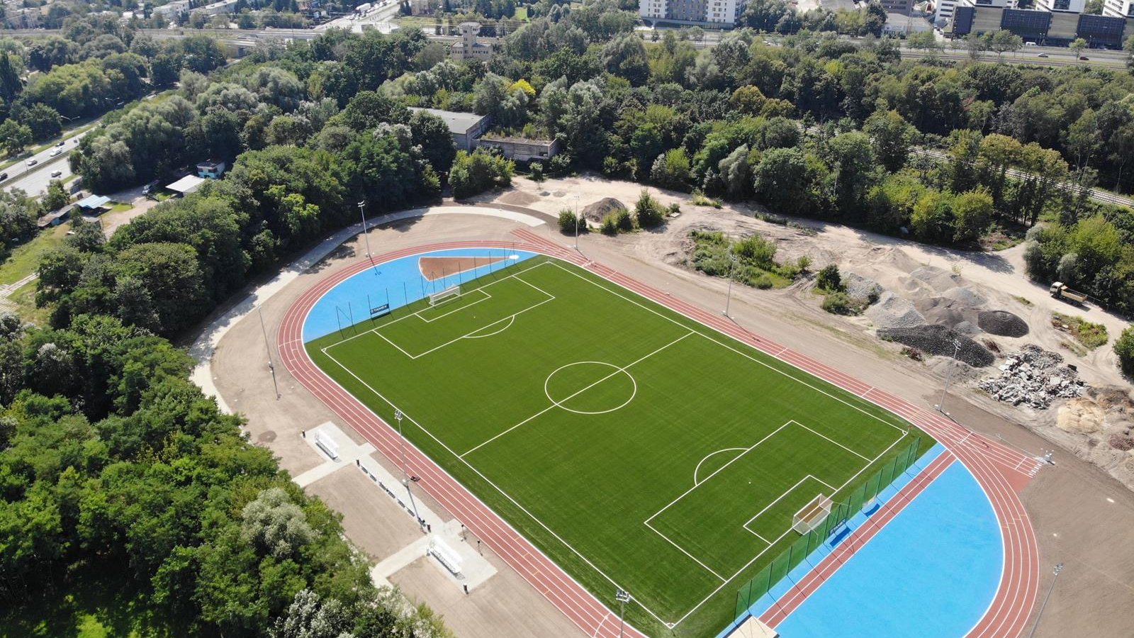 Zdjęcia przedstawia nowy stadion na Golęcinie widziany z góry