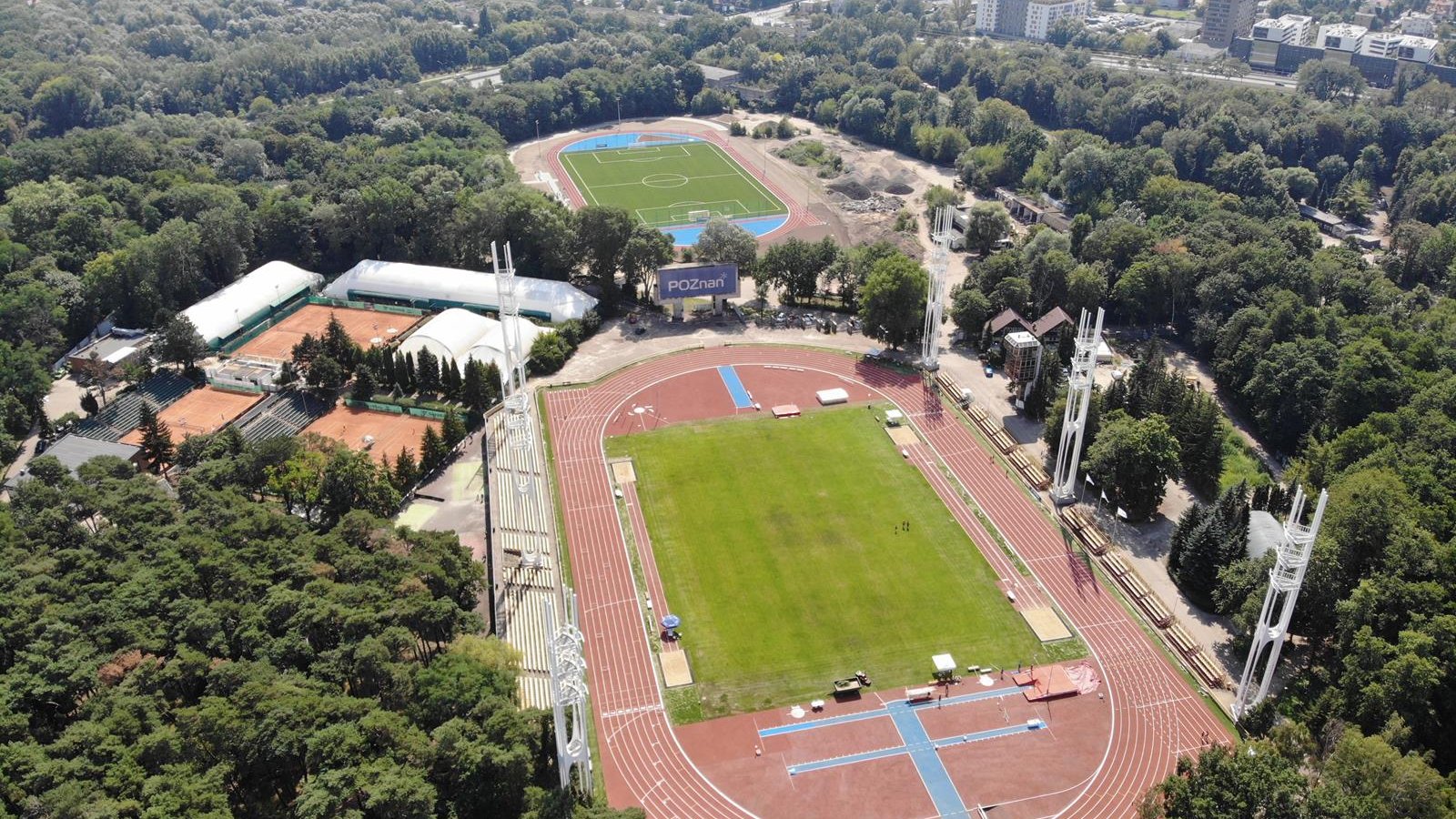 Zdjęcia przedstawia nowy stadion na Golęcinie widziany z góry