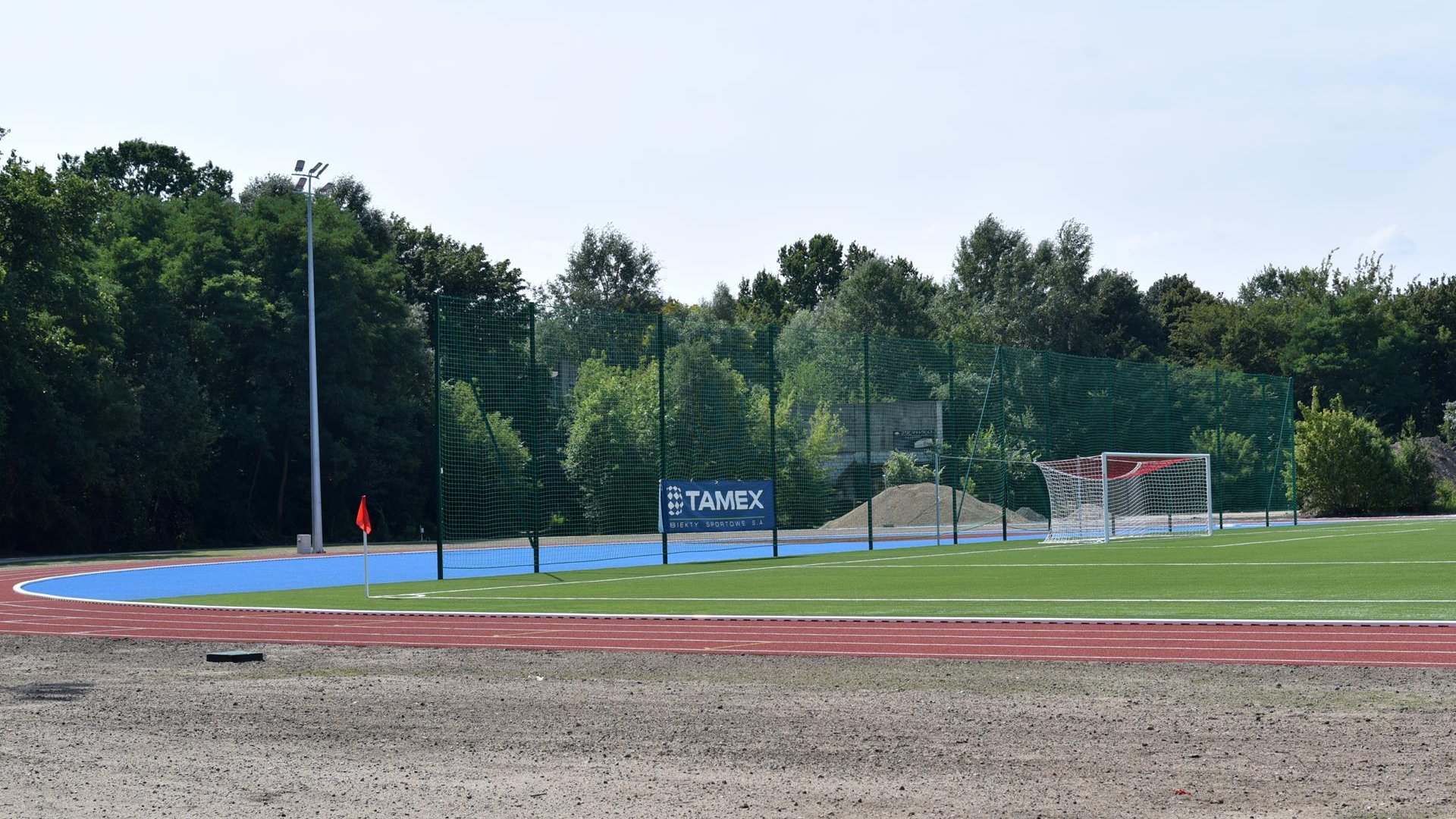 Zdjęcie przedstawia nowy stadion na Golęcinie