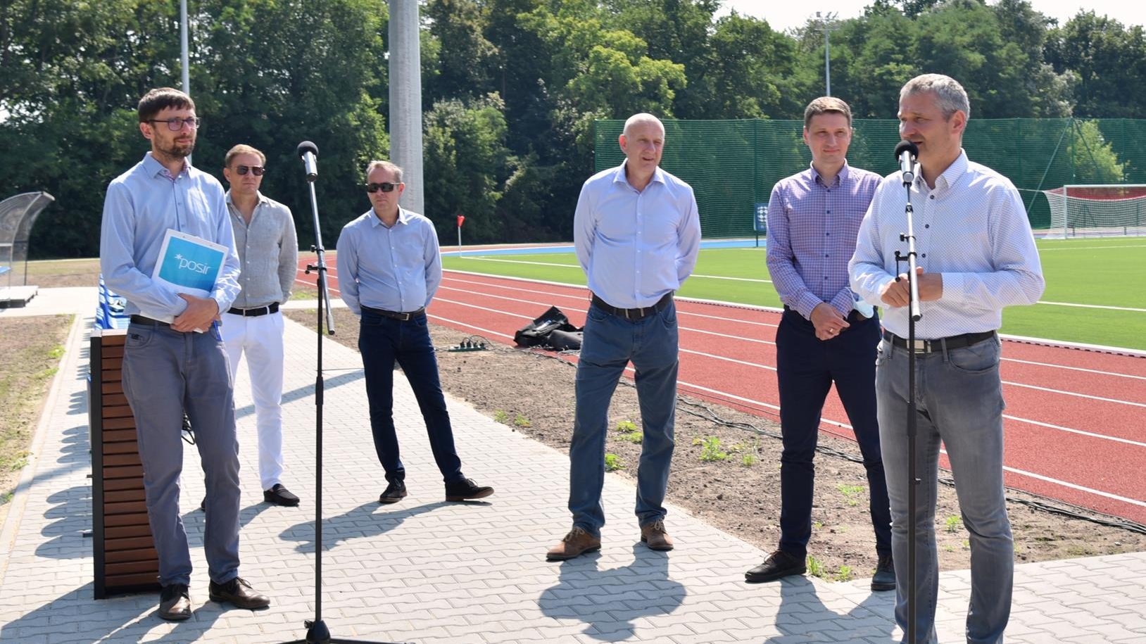 Zdjęcie przedstawia uczestników konferencji prasowej - przedstawicieli Urzędu Miasta Poznania, Poznańskich Inwestycji Miejskich i Poznańskich Ośrodków Sportu i Rekreacji