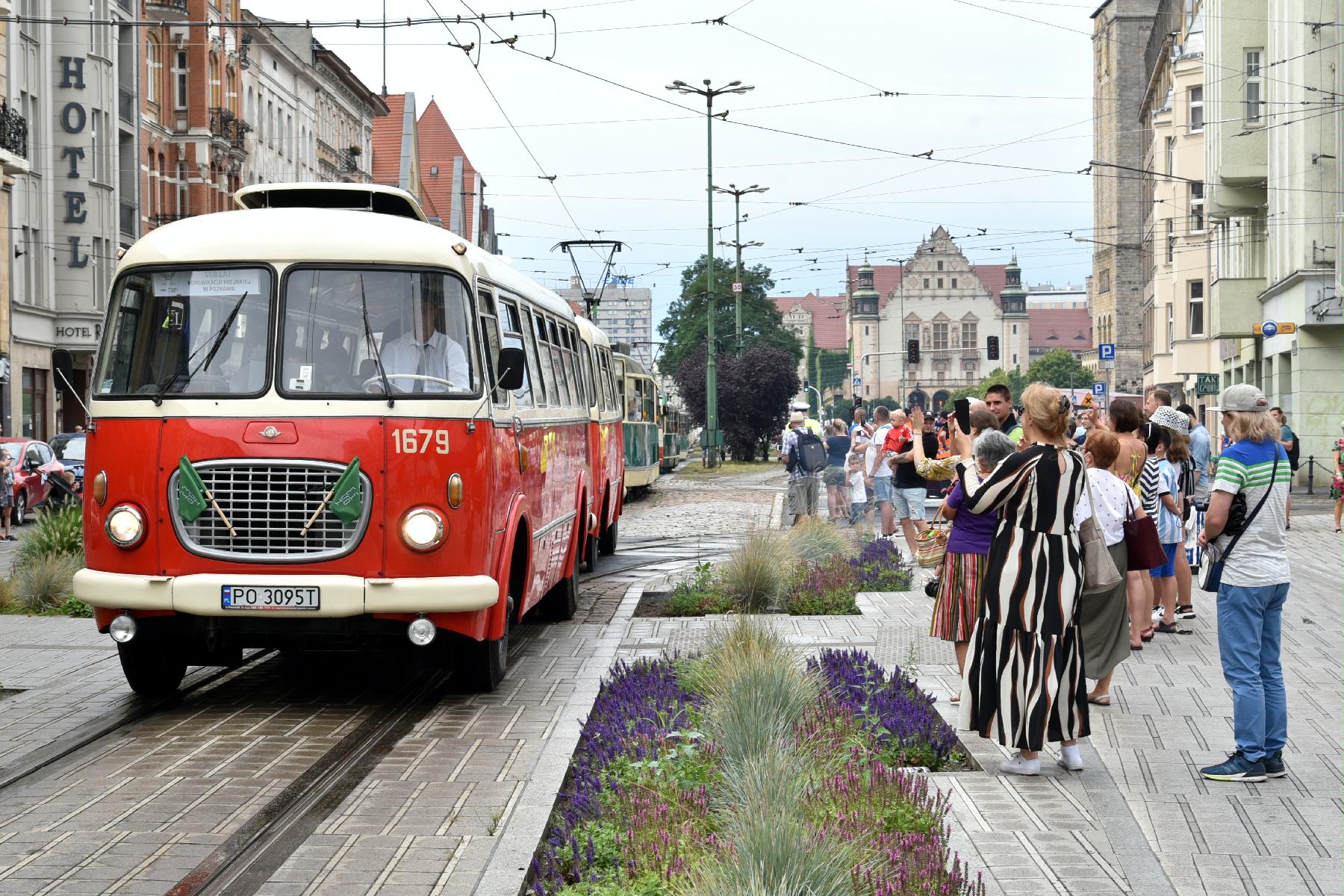 W paradzie jubileuszowej wzięło udział 25 pojazdów. - grafika artykułu