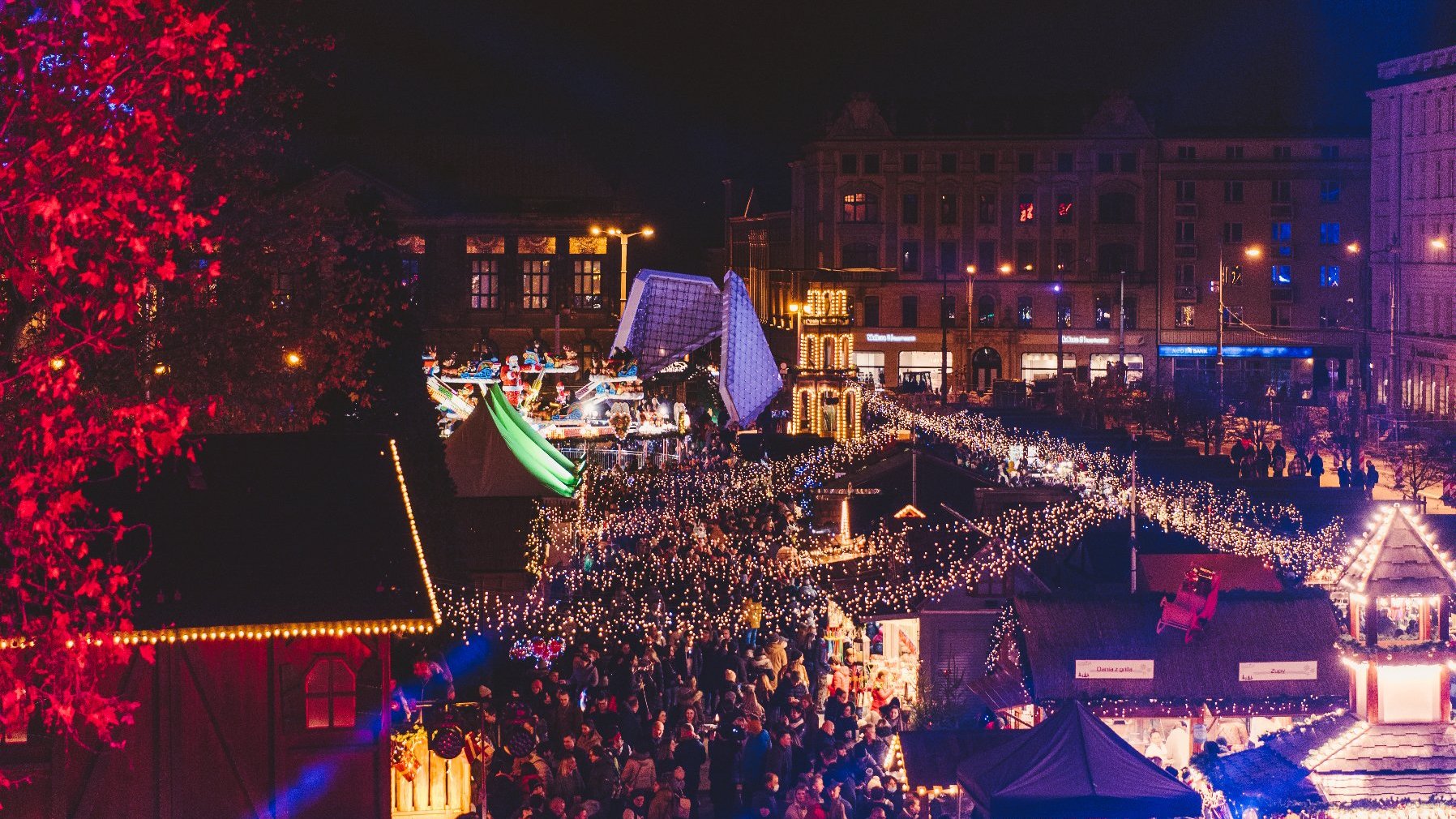 Galeria zdjęć przedstawia otwarcie Betlejem Poznańskiego na pl. Wolności.