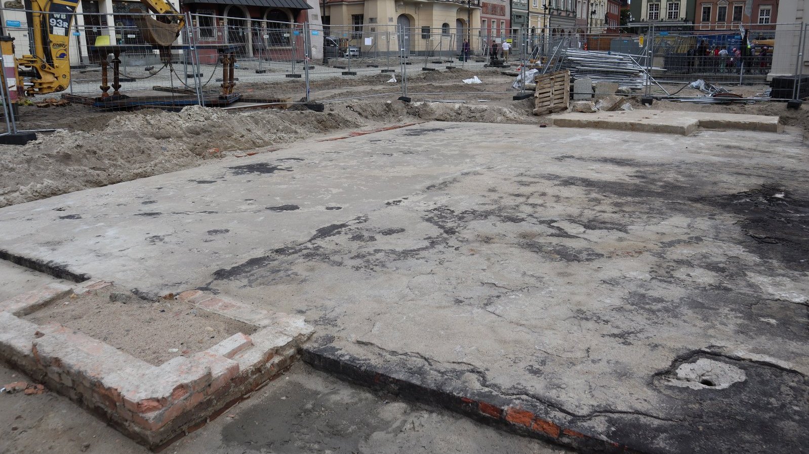 Galeria zdjęć odkryć dokonanych przez archeologów przy okazji prac na Starym Rynku