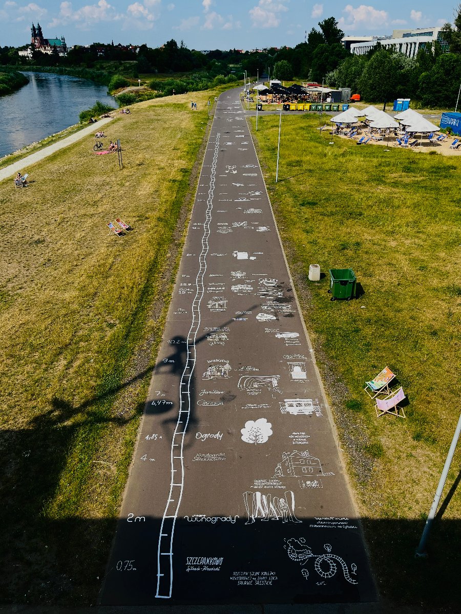 Na zdjęciu odcinek Wartostrady z "drogalem" - muralem na drodze - grafika artykułu