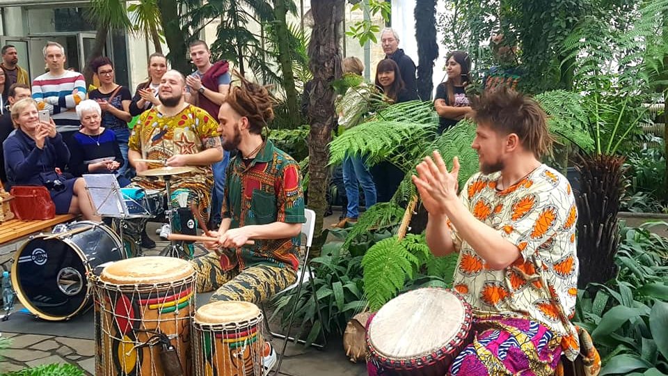 Zespół Drum Work podczas występu w Palmiarni w dzień