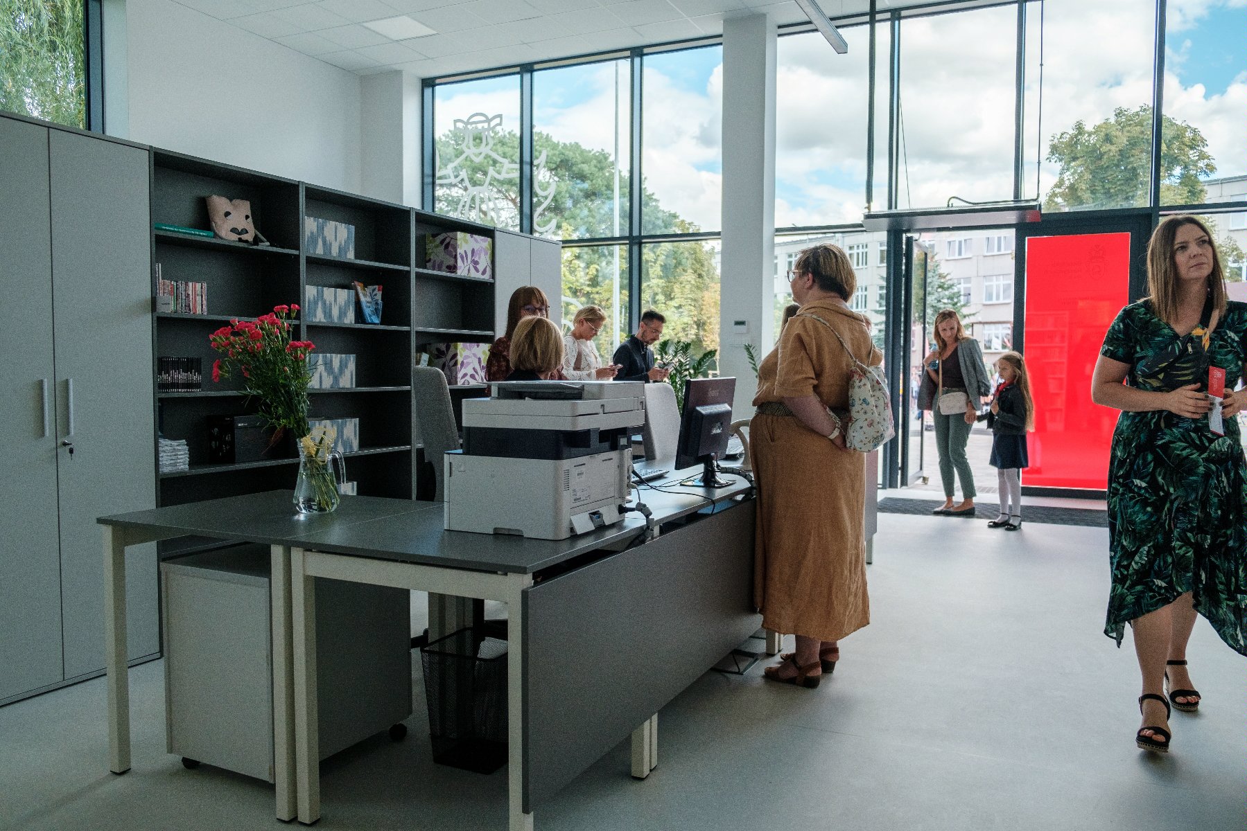 Na zdjęciu wnętrze biblioteki - grafika artykułu