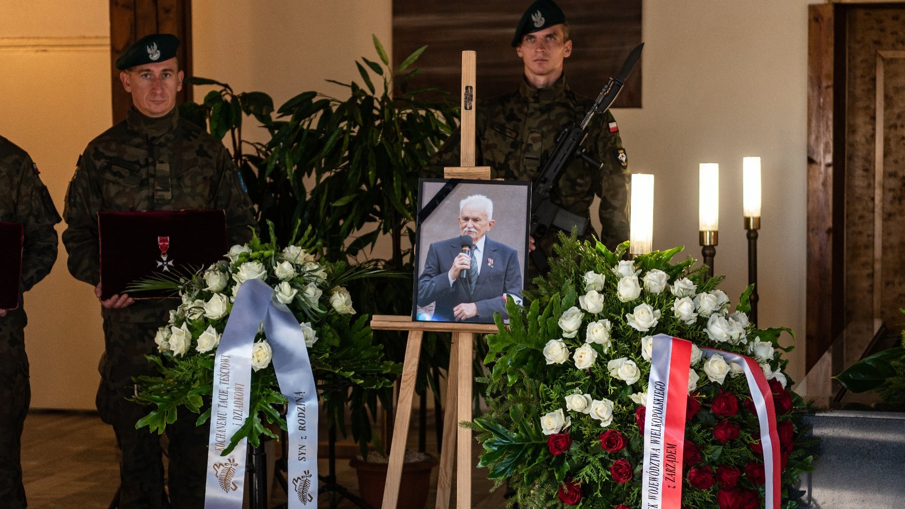 Galeria zdjęć przedstawia pogrzeb pułkownika Jana Górskiego.