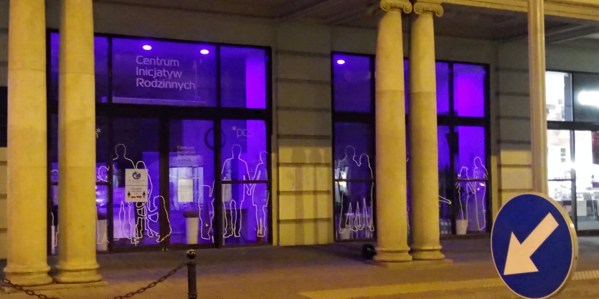 Na zdjęciu podświetlona na fioletowo siedziba Centrum Inicjatyw Rodzinnych - grafika artykułu