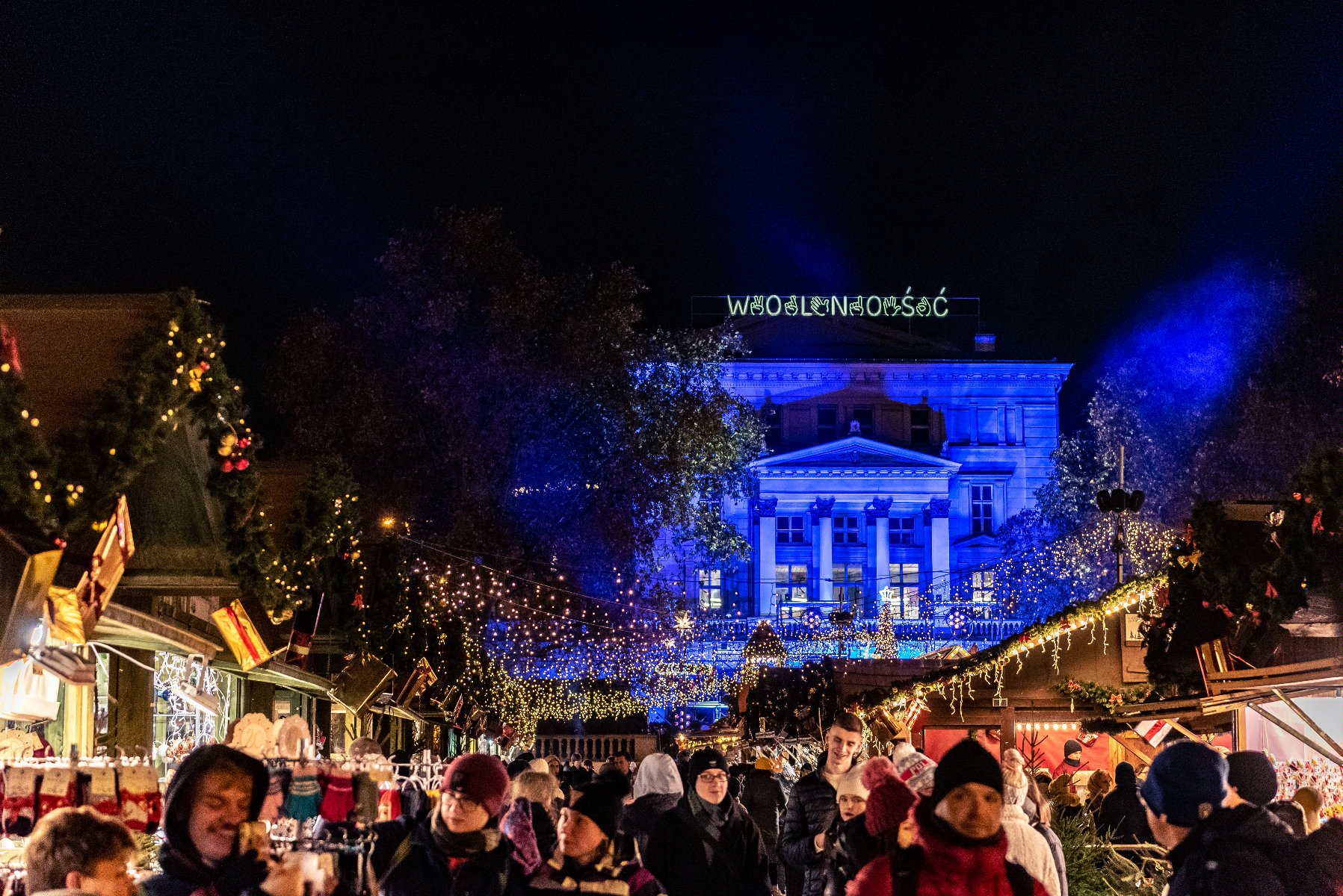 Zdjęcie przedstawia jarmark na pl. Wolności. - grafika artykułu