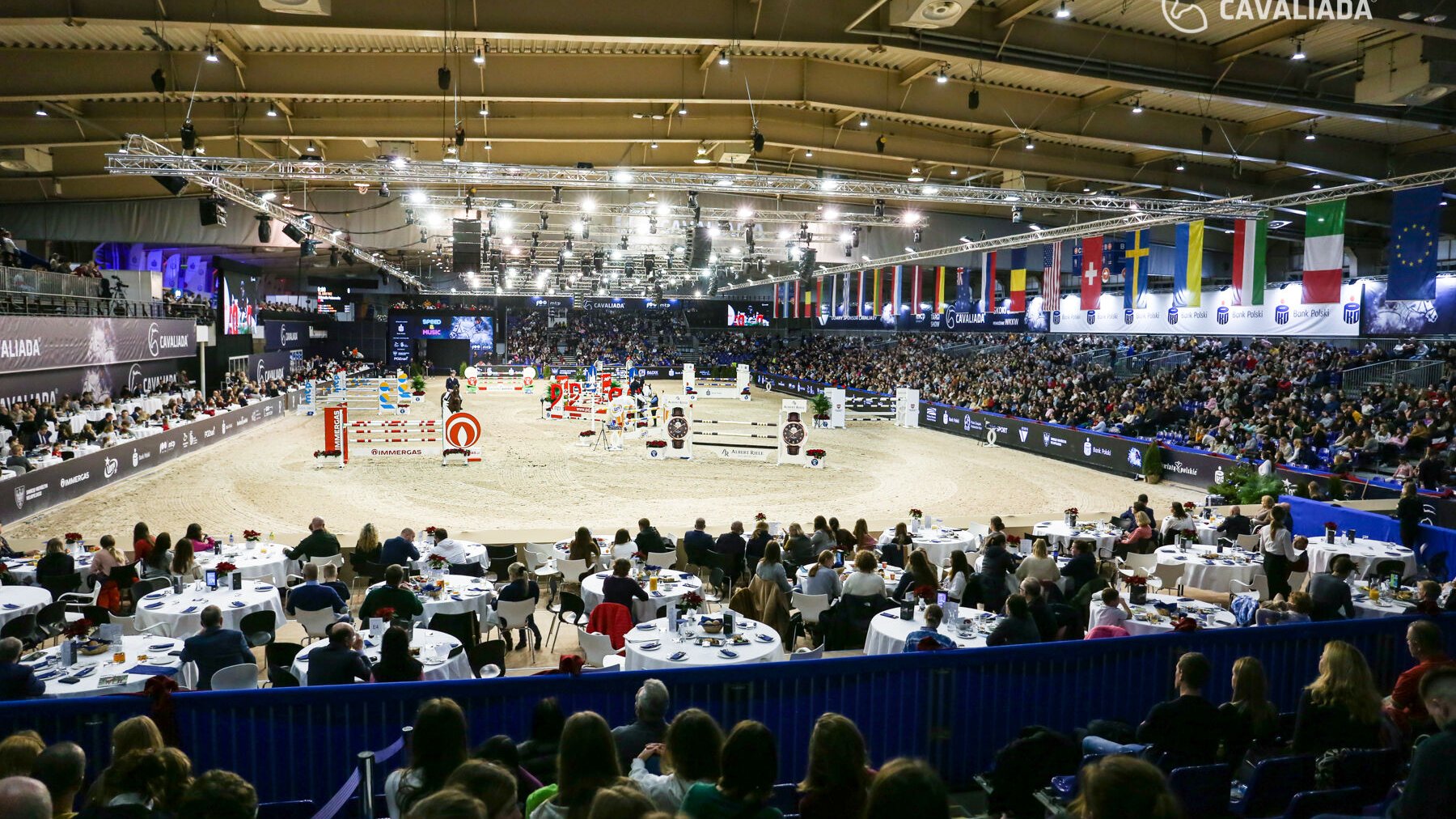 Hala MTP zamieniona na arenę zmagań koni i jeźdźców