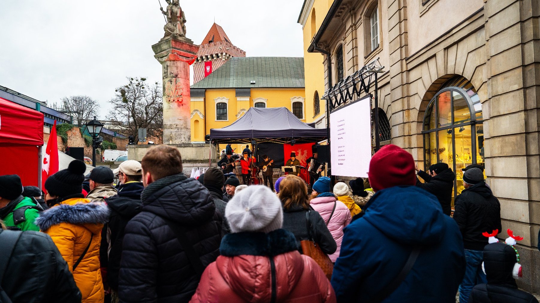 Galeria zdjęć przedstawia obchody Narodowego Dnia Zwycięskiego Powstania Wielkopolskiego w Poznaniu.