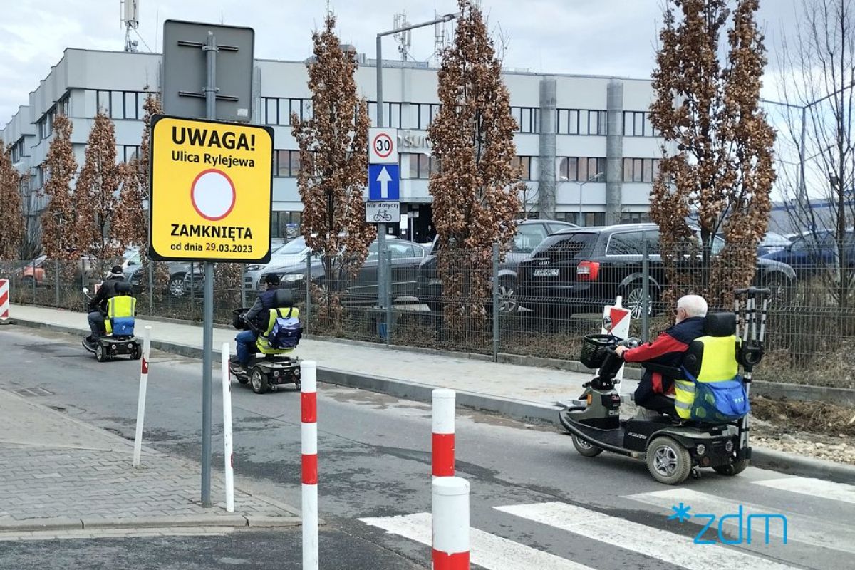 Znak informujący o zamknięciu ul. Rylejewa - grafika artykułu