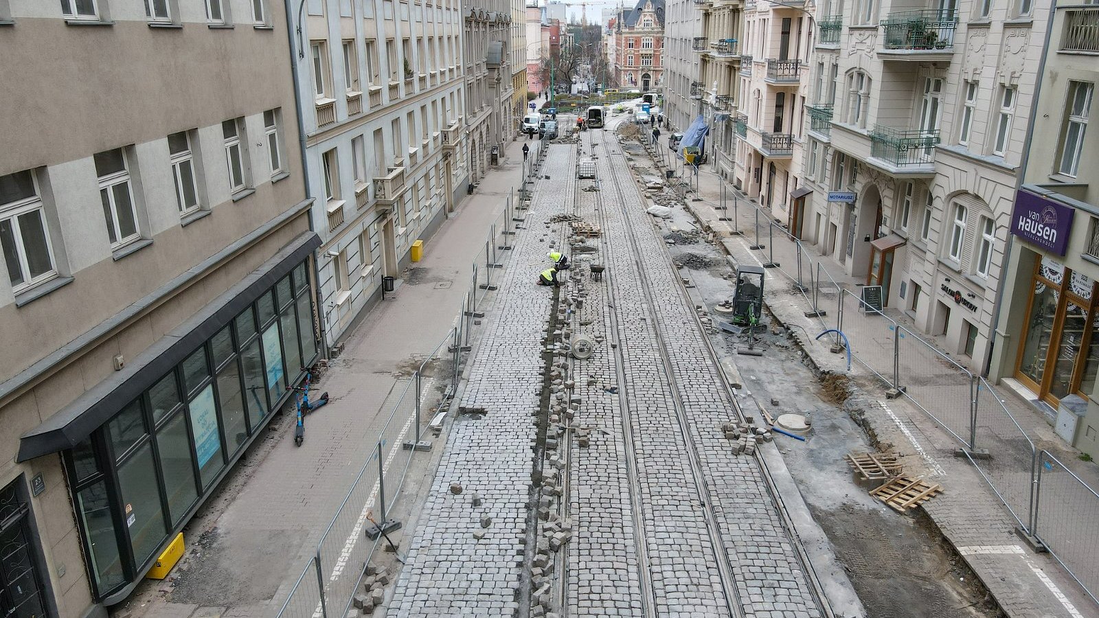 Galeria zdjęć z postępu prac na ulicach Fredry, Mielżyńskiego i placu Cyryla Ratajskiego